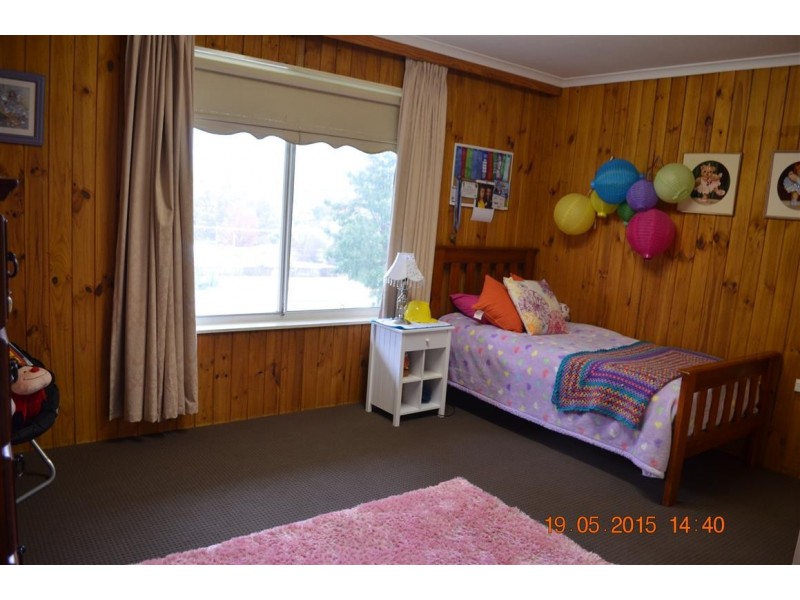 15 Camp Street, Adelong NSW 2729