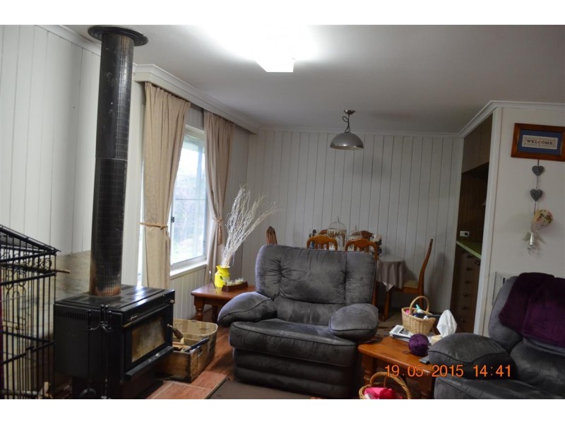 15 Camp Street, Adelong NSW 2729