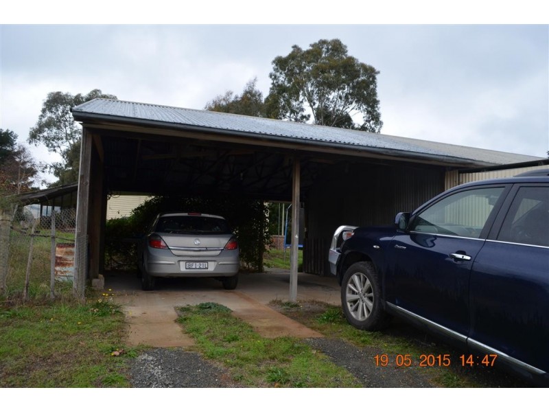 15 Camp Street, Adelong NSW 2729