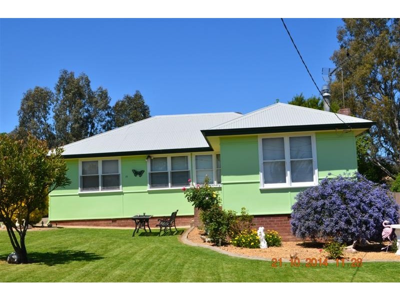 18 Tumut Street, Tumut NSW 2720