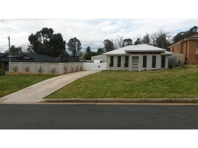 158 Simpson Street, Tumut NSW 2720