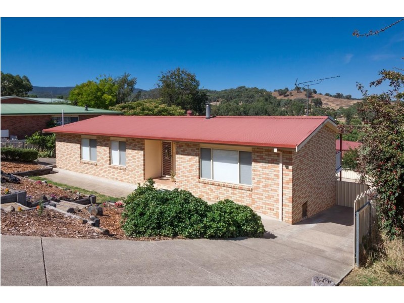 33 Booral Avenue, Tumut NSW 2720