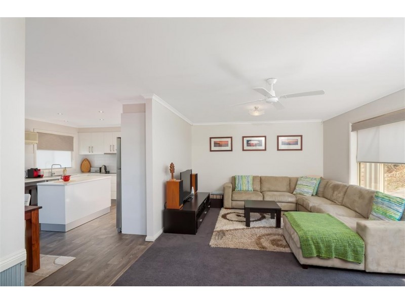 33 Booral Avenue, Tumut NSW 2720