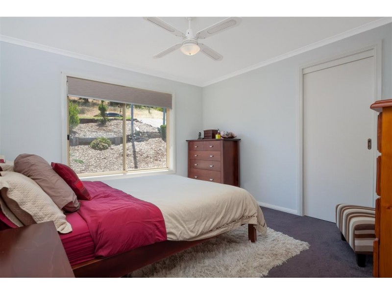 33 Booral Avenue, Tumut NSW 2720