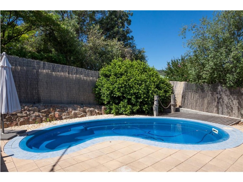 33 Booral Avenue, Tumut NSW 2720