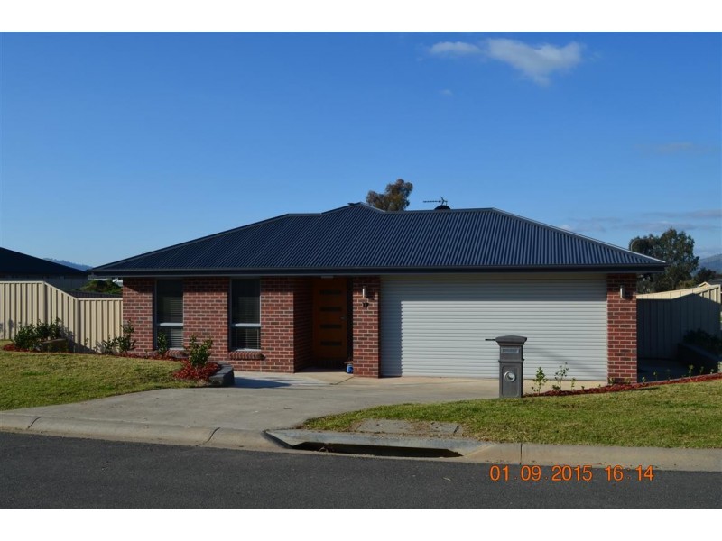 17 Ridge Street, Tumut NSW 2720