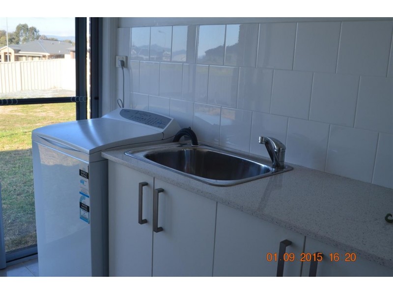 17 Ridge Street, Tumut NSW 2720