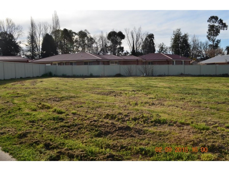 10 Chisholm Close, Tumut NSW 2720