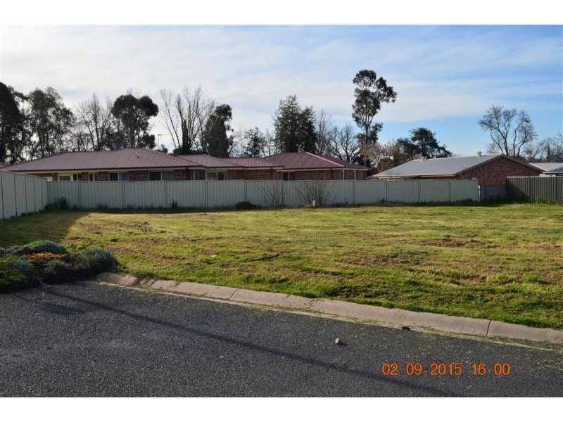 10 Chisholm Close, Tumut NSW 2720