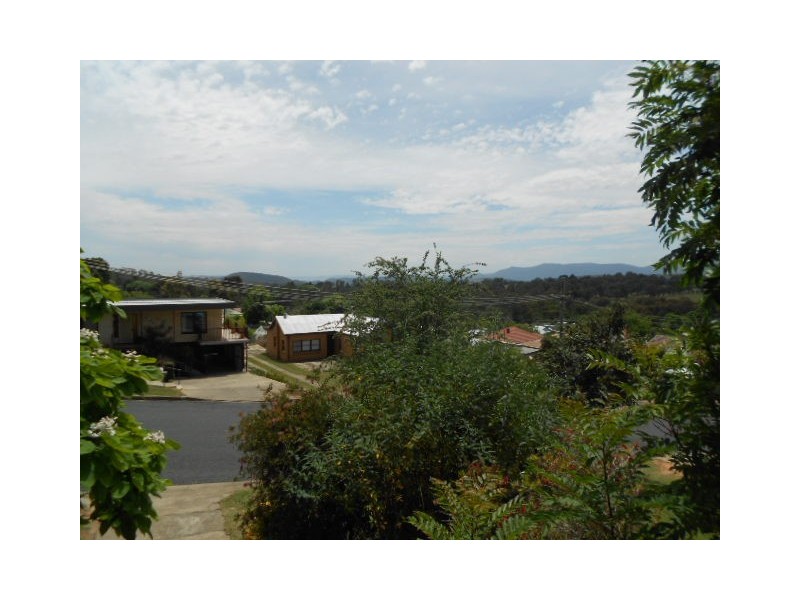 9 MOUNTAIN AVENUE, Batlow NSW 2730