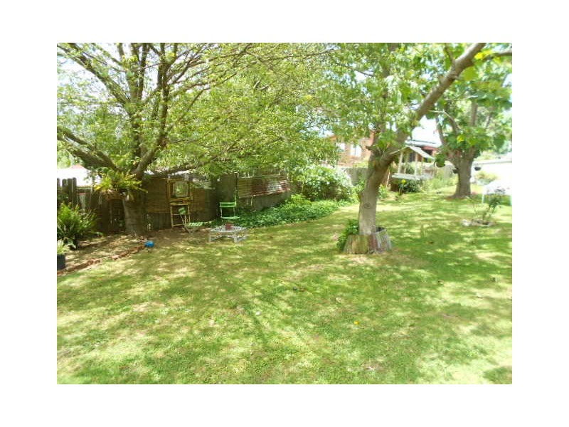 9 MOUNTAIN AVENUE, Batlow NSW 2730