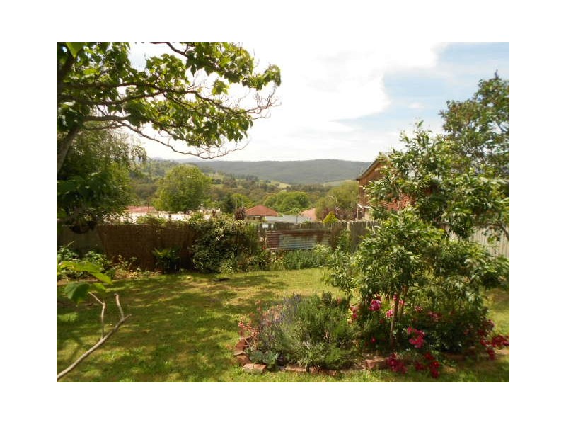 9 MOUNTAIN AVENUE, Batlow NSW 2730