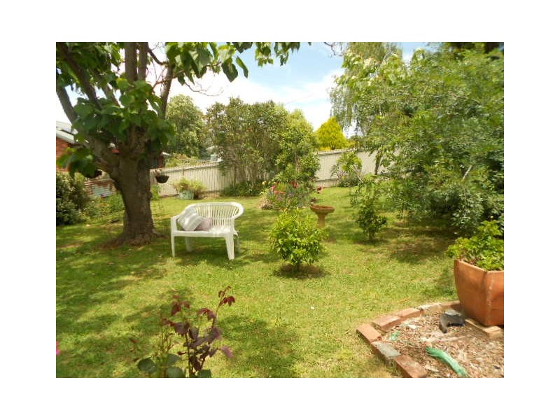 9 MOUNTAIN AVENUE, Batlow NSW 2730