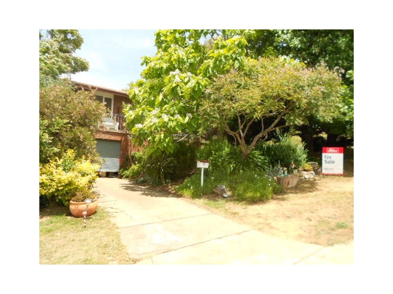 9 MOUNTAIN AVENUE, Batlow NSW 2730