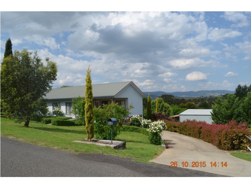 8 Bundarra Crescent, Tumut NSW 2720