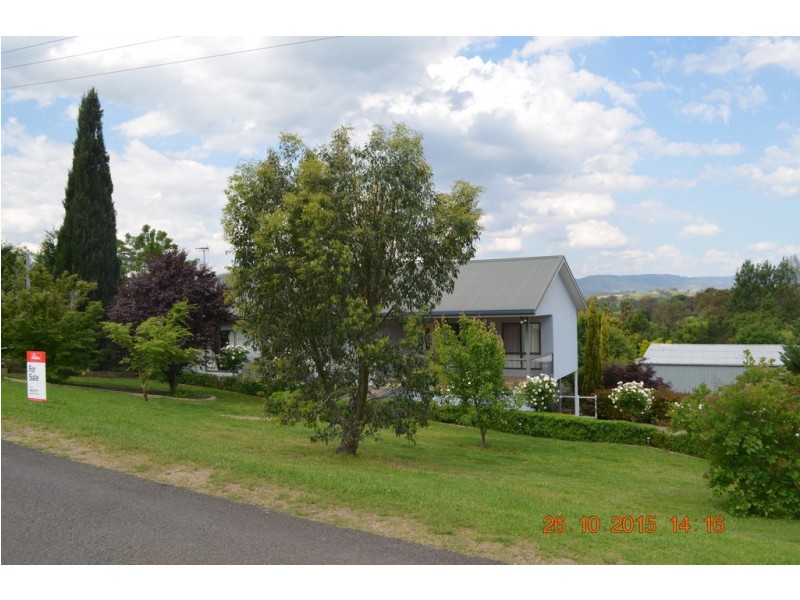 8 Bundarra Crescent, Tumut NSW 2720