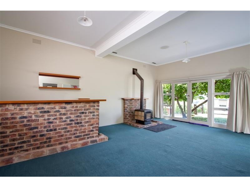 7 Highland Avenue, Tumut NSW 2720