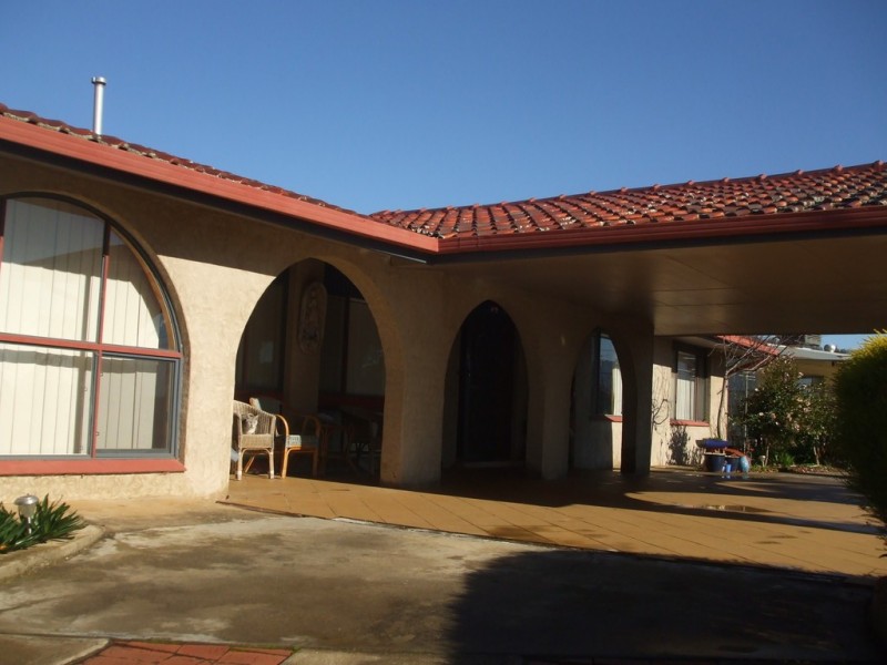 8 Shelley Street, Tumut NSW 2720