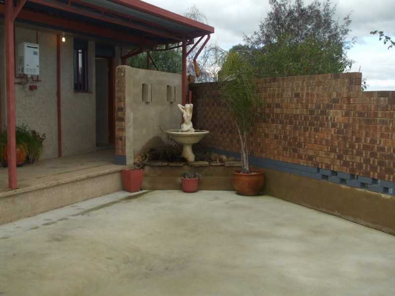 8 Shelley Street, Tumut NSW 2720