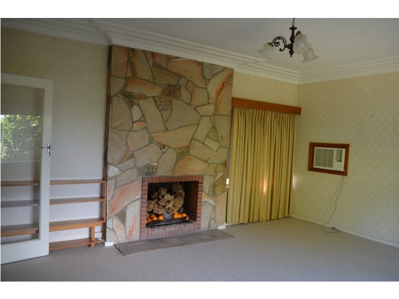 14 Highland Avenue, Tumut NSW 2720