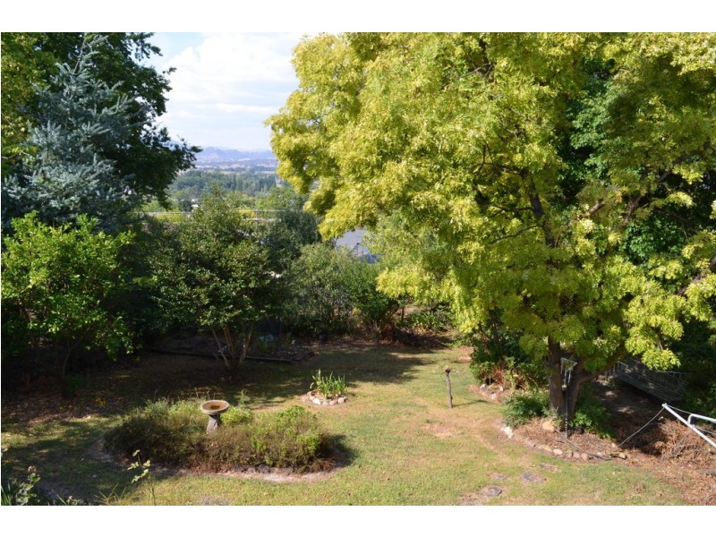 14 Highland Avenue, Tumut NSW 2720