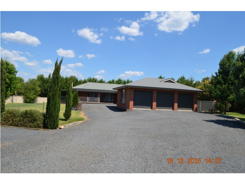 56 CURRAWONG ROAD, Tumut NSW 2720