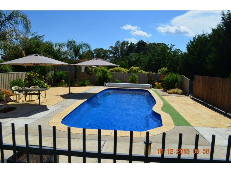 56 CURRAWONG ROAD, Tumut NSW 2720