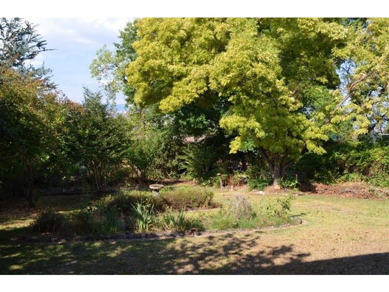 14 Highland Ave, Tumut NSW 2720