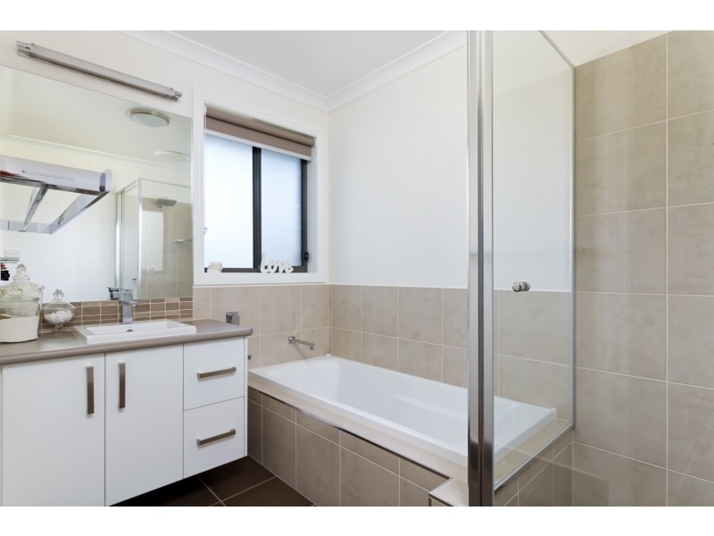 20 LOCKERIDGE DRIVE, Tumut NSW 2720