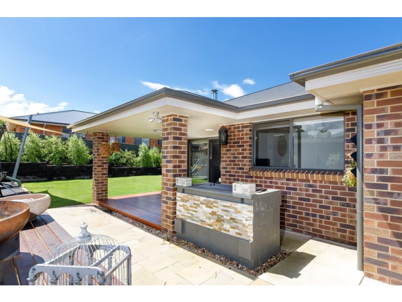 20 LOCKERIDGE DRIVE, Tumut NSW 2720