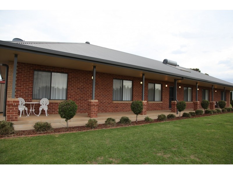 73 MITCHELL ROAD, Lake Albert NSW 2650