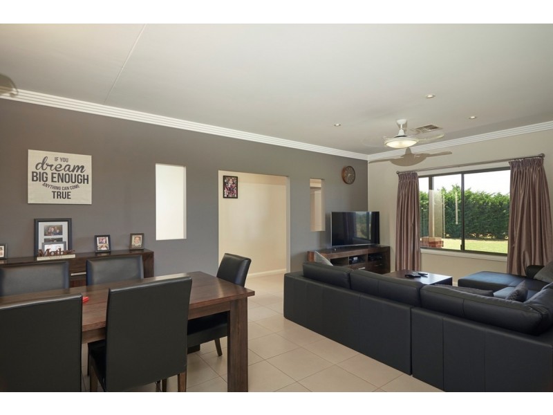 73 MITCHELL ROAD, Lake Albert NSW 2650