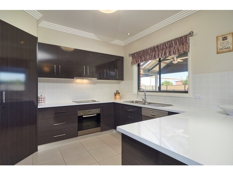73 MITCHELL ROAD, Lake Albert NSW 2650