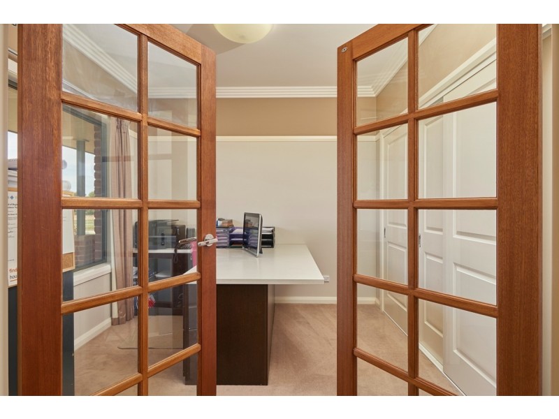 73 MITCHELL ROAD, Lake Albert NSW 2650