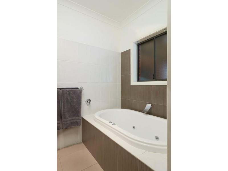 73 MITCHELL ROAD, Lake Albert NSW 2650