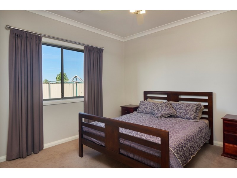 73 MITCHELL ROAD, Lake Albert NSW 2650