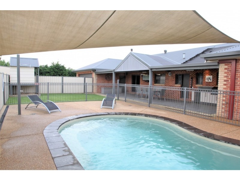 73 MITCHELL ROAD, Lake Albert NSW 2650