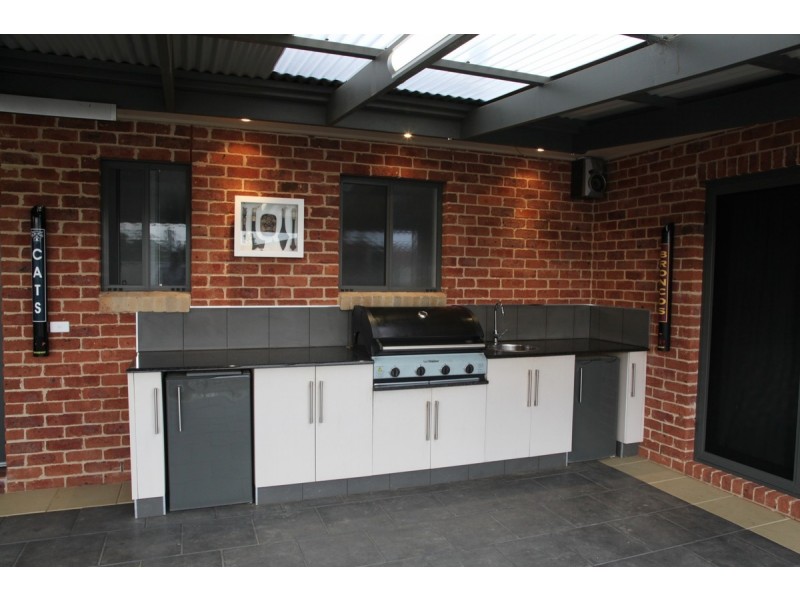 73 MITCHELL ROAD, Lake Albert NSW 2650