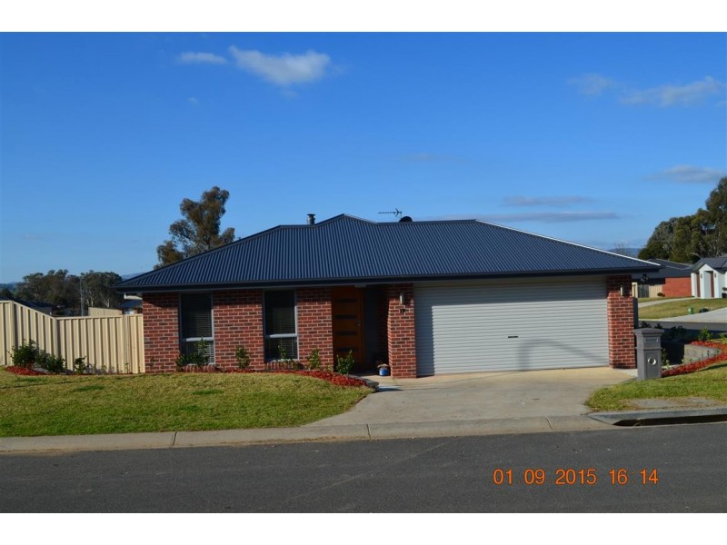 17 Ridge Street, Tumut NSW 2720
