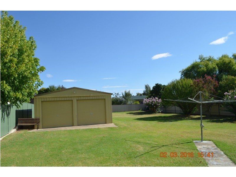 11 TUMUT STREET, Adelong NSW 2729