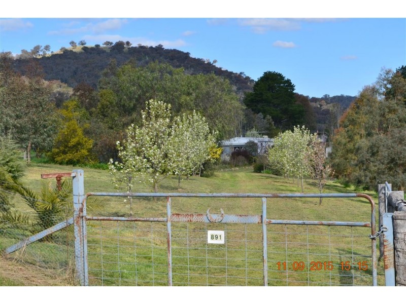 98 East Grahamstown Road, Adelong NSW 2729