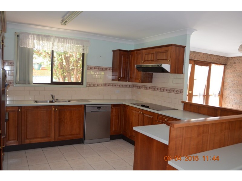 33 CLARKE STREET, Tumut NSW 2720