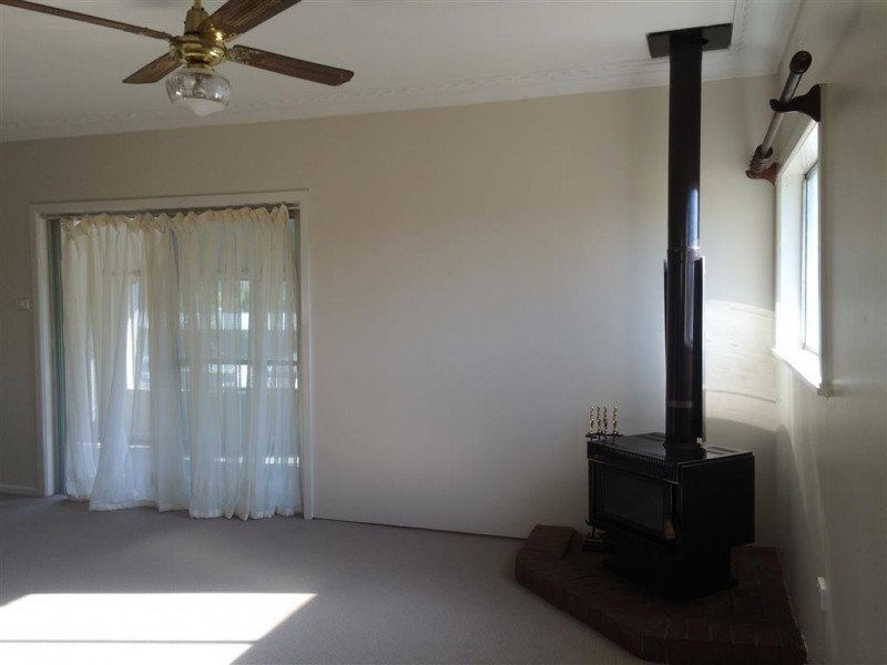 84 Carey Street, Tumut NSW 2720