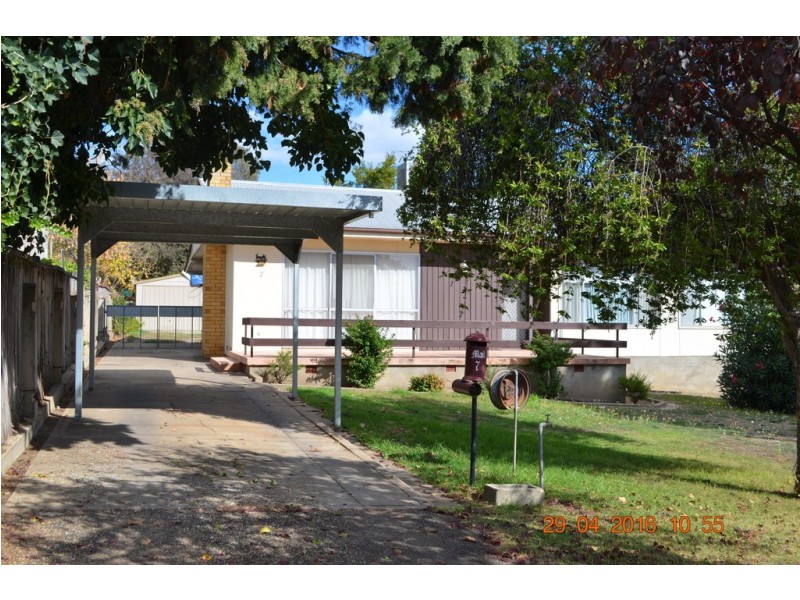 7 CHARLES STREET, Tumut NSW 2720