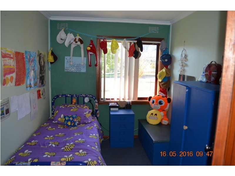 2 GUNDAGAI STREET, Adelong NSW 2729