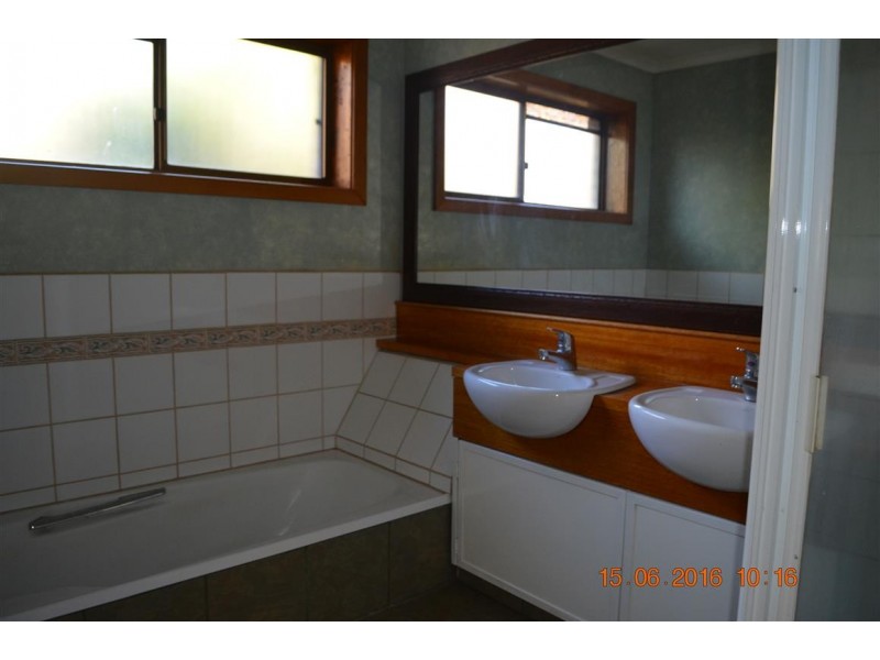 204 Wynyard Street, Tumut NSW 2720