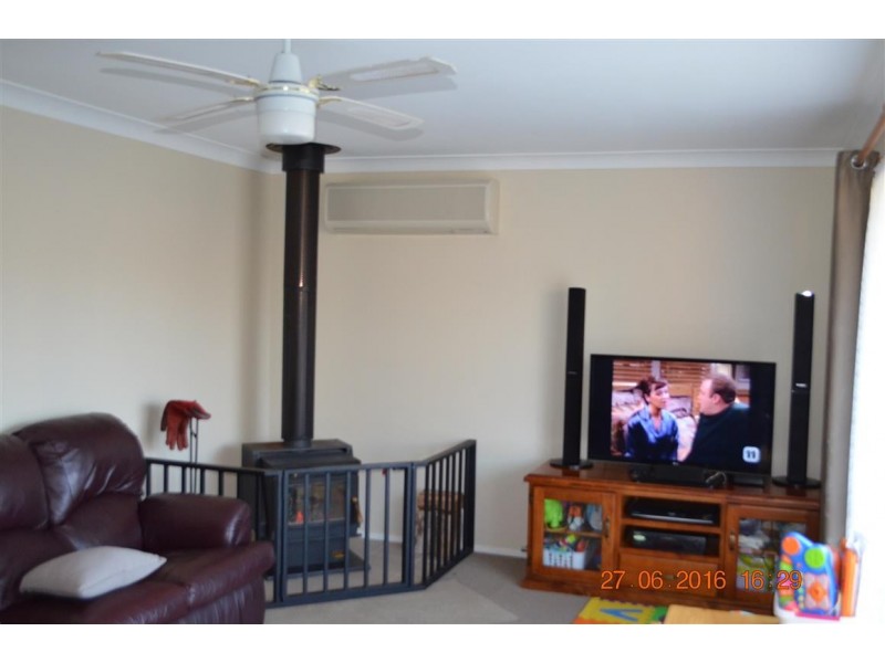 11 Bottlebrush Drive, Tumut NSW 2720