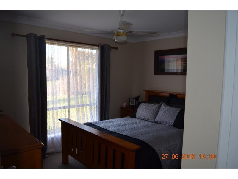 11 Bottlebrush Drive, Tumut NSW 2720