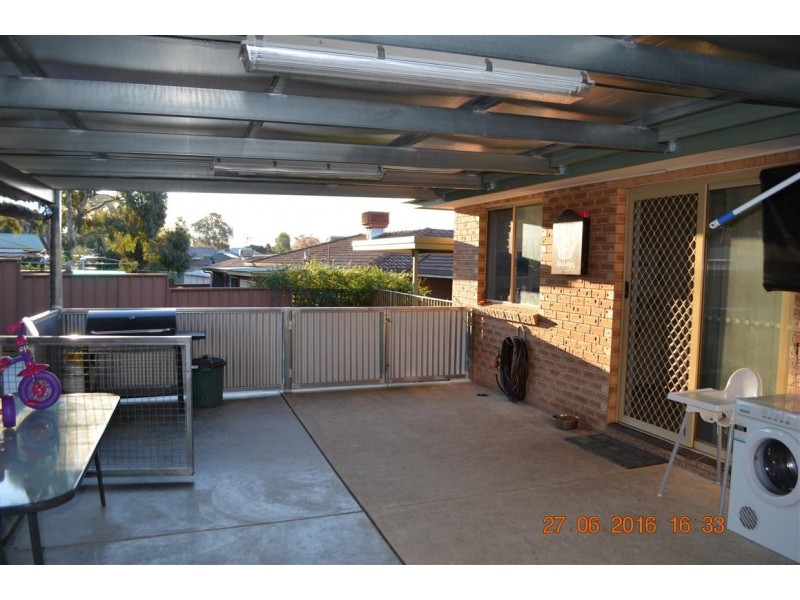 11 Bottlebrush Drive, Tumut NSW 2720