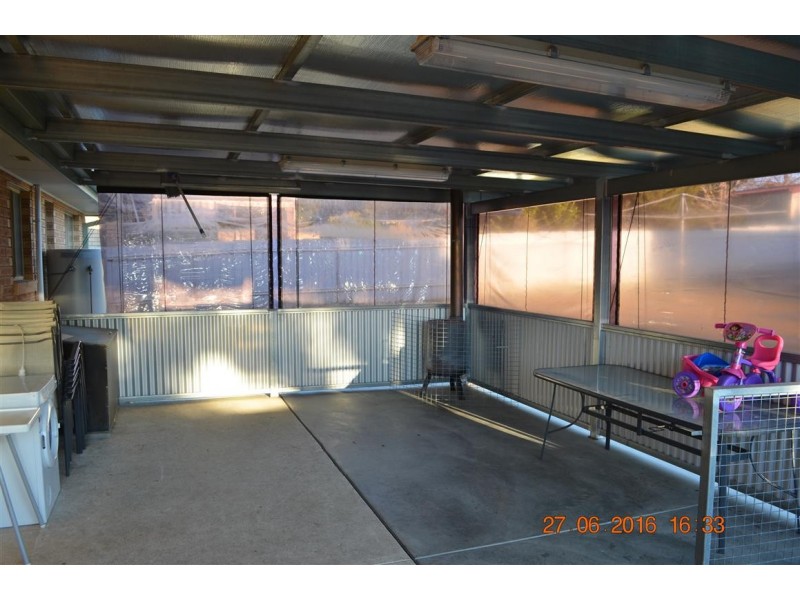 11 Bottlebrush Drive, Tumut NSW 2720